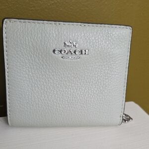 NWOT Coach Light Gray Leather Wallet